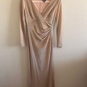 Vince Camuto Cream Long Sleeve V-Neck Gown